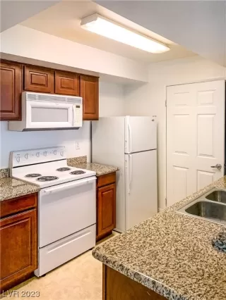 Photo #4: 2481024 Listing 