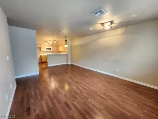 Photo #4: 2481068 Listing