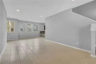 Photo #6: 2481080 Listing