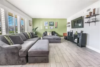 Photo #4: 2481129 Listing