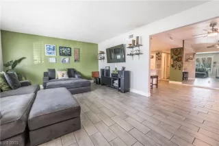 Photo #5: 2481129 Listing