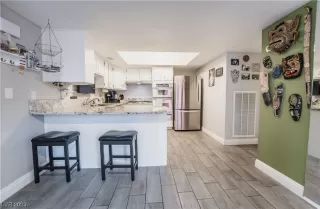 Photo #6: 2481129 Listing