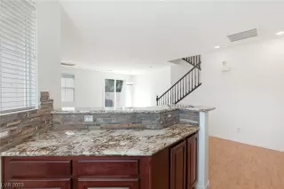 Photo #5: 2481140 Listing 