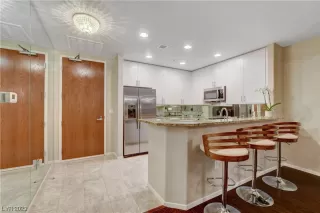Photo #2: 2481213 Listing 