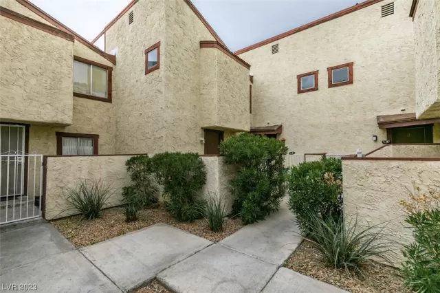 MLS: 2481290 Condo For Sale