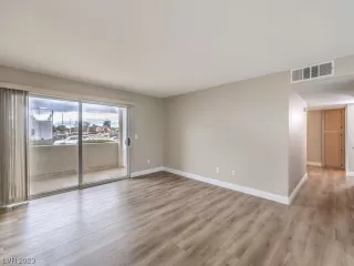 Photo #2: 2481368 Listing 