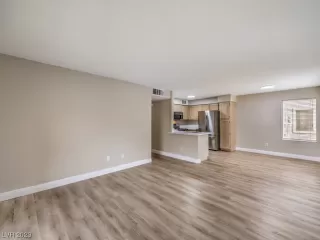 Photo #3: 2481368 Listing 