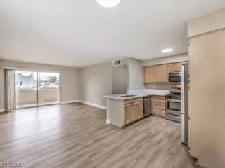 Photo #5: 2481368 Listing 