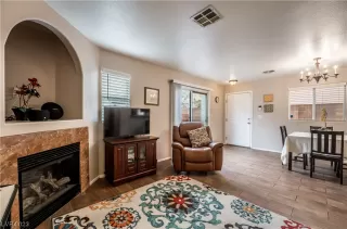 Photo #4: 2481446 Listing