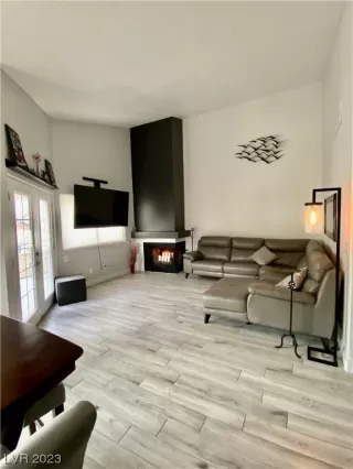 Photo #3: 2481466 Listing