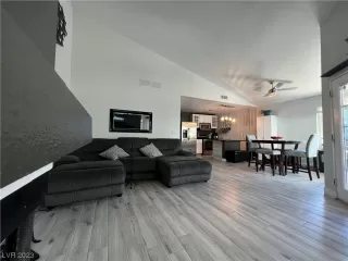 Photo #6: 2481466 Listing