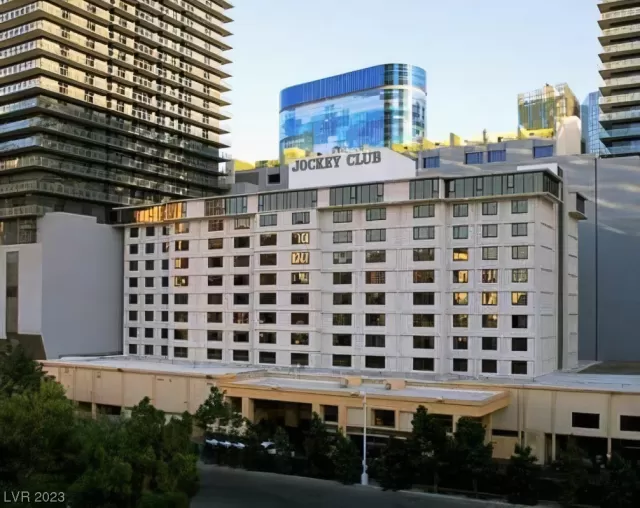 MLS: 2481478 Condo For Sale
