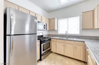 Photo #6: 2481486 Listing