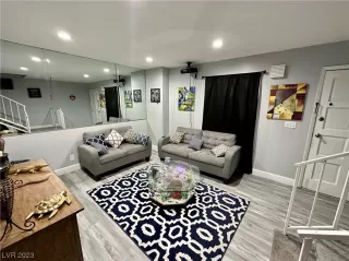 Photo #4: 2481530 Listing