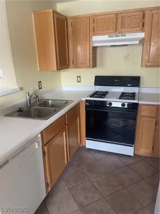 Photo #3: 2481533 Listing 