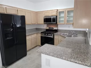 Photo #6: 2481538 Listing 