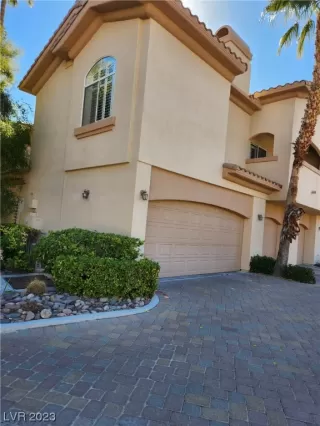 Photo #2: 2481604 Listing