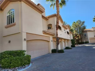 Photo #3: 2481604 Listing