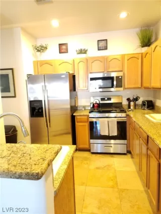 Photo #6: 2481604 Listing