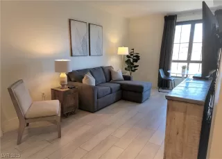 Photo #3: 2481631 Listing 