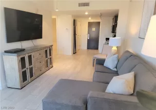 Photo #5: 2481631 Listing 