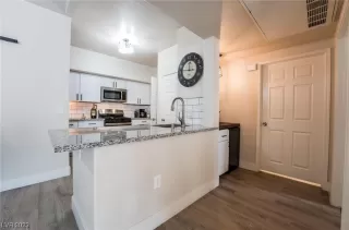 Photo #5: 2481674 Listing