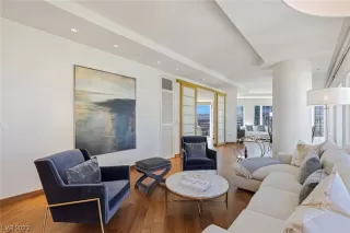 Photo #4: 2481752 Listing