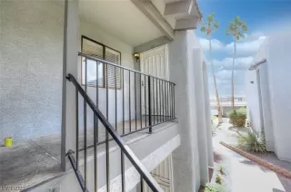 Photo #4: 2481761 Listing