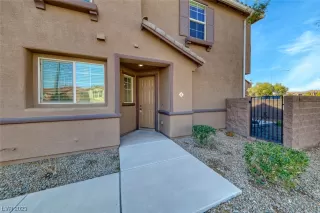 Photo #4: 2481805 Listing