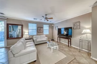 Photo #6: 2481805 Listing