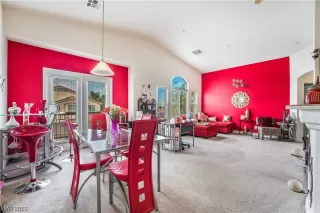 Photo #2: 2481819 Listing