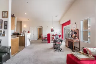 Photo #3: 2481819 Listing