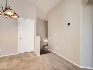 Photo #4: 2481821 Listing