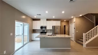 Photo #3: 2481851 Listing