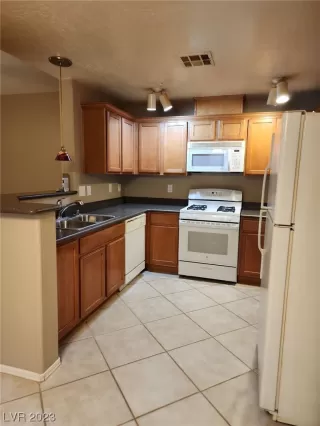 Photo #3: 2481857 Listing 