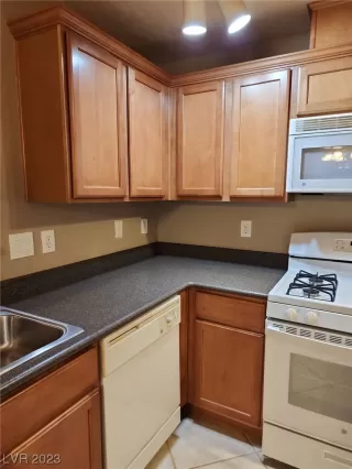 Photo #4: 2481857 Listing 