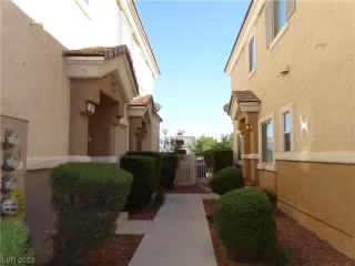 Photo #3: 2481878 Listing