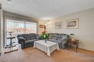 Photo #5: 2481901 Listing 