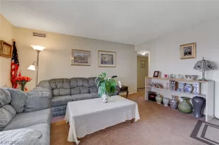 Photo #6: 2481901 Listing 