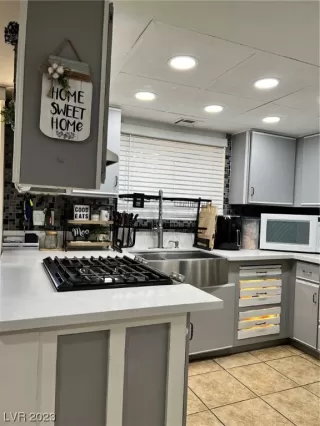 Photo #4: 2481946 Listing