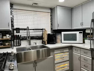 Photo #5: 2481946 Listing