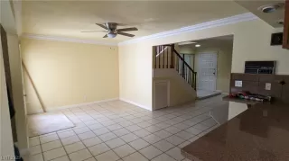 Photo #4: 2481958 Listing