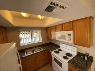 Photo #6: 2481966 Listing