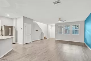 Photo #1: 2481976 Listing