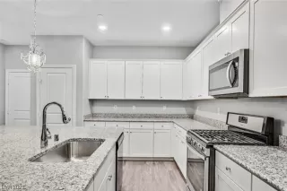 Photo #3: 2481976 Listing