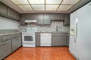 Photo #3: 2482012 Listing 