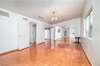 Photo #4: 2482012 Listing 