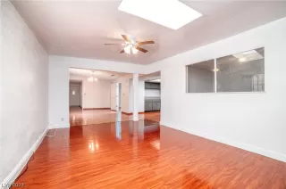 Photo #5: 2482012 Listing 