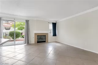 Photo #5: 2482029 Listing