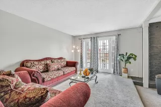 Photo #3: 2482039 Listing